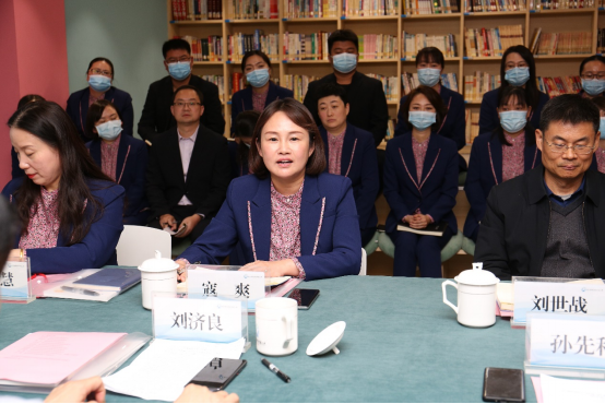 5郑州师范学院附属小学党总支书记、校长寇爽主持汇报会.png 5郑州师范学院附属小学党总支书记、校长寇爽主持汇报会.png