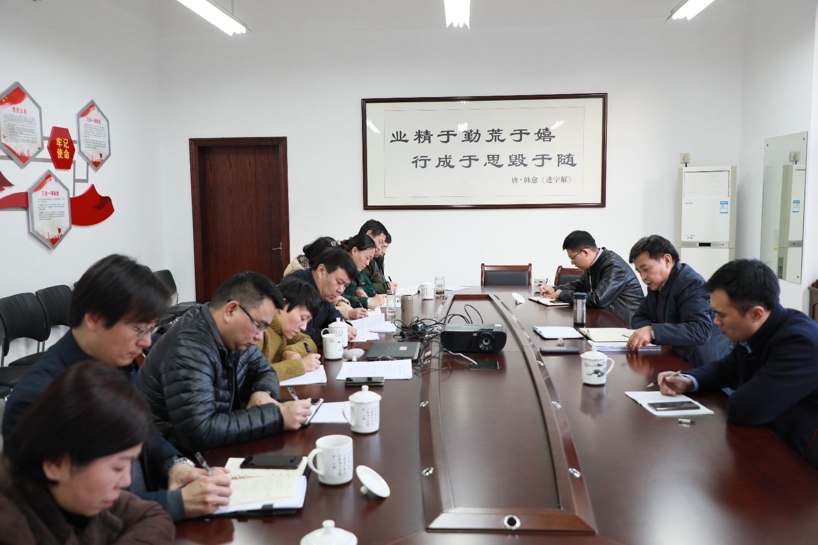 校党委书记赵健到历史文化学院、经济管理学院指导开展“不忘初心、牢记使命”主题教育民主生活会.JPG 校党委书记赵健到历史文化学院、经济管理学院指导开展“不忘初心、牢记使命”主题教育民主生活会.JPG