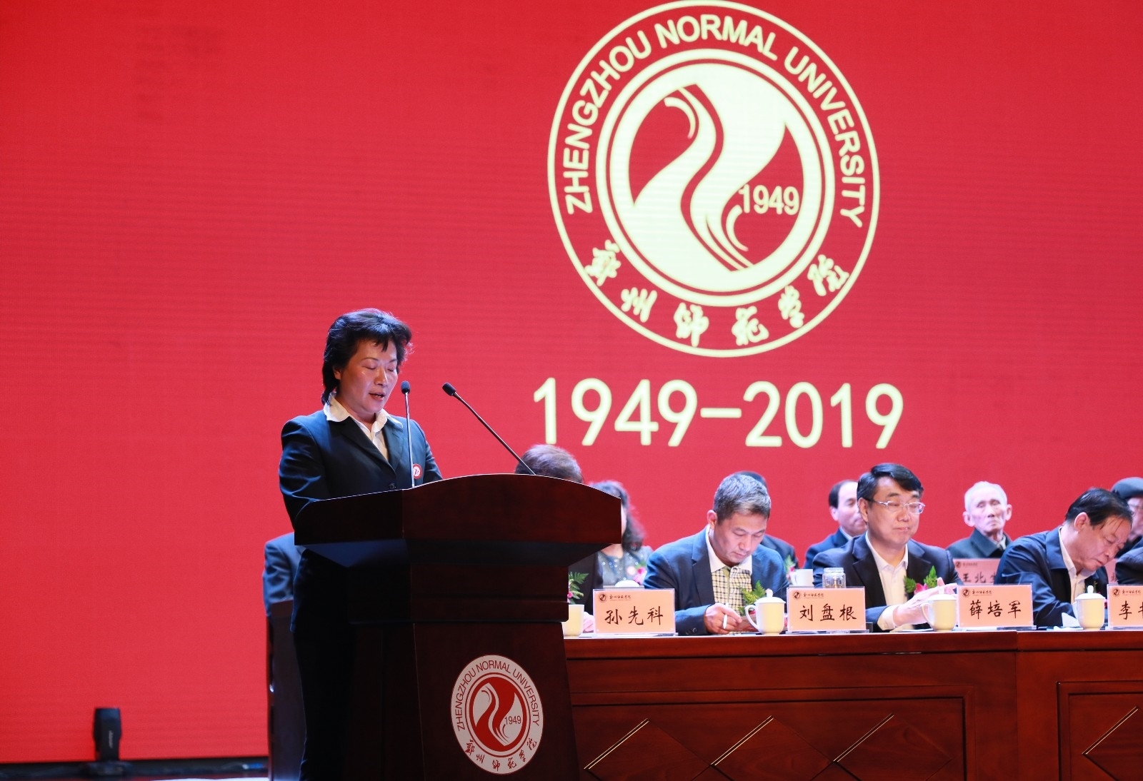 教师代表.JPG 教师代表.JPG