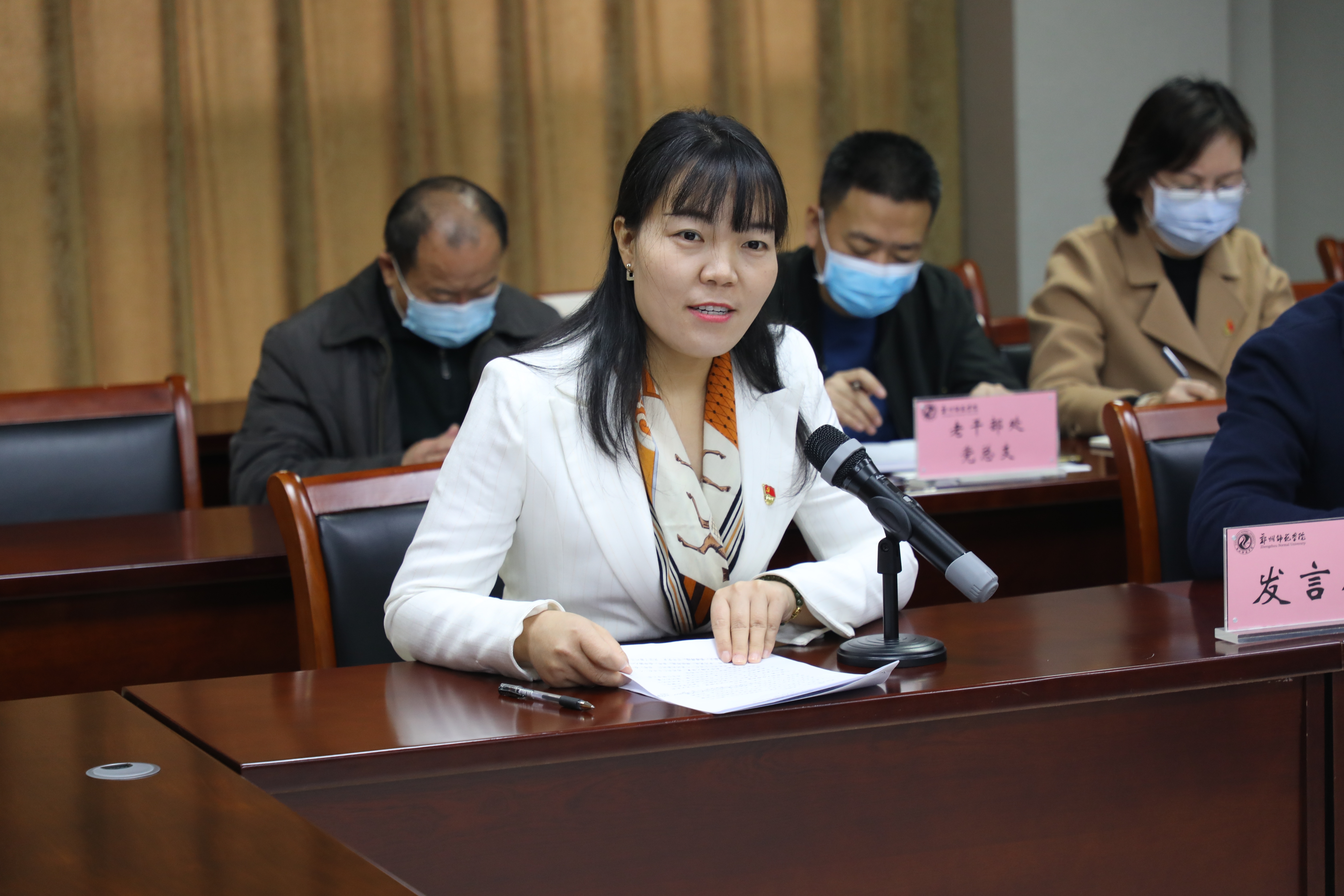 教师代表发言.JPG 教师代表发言.JPG