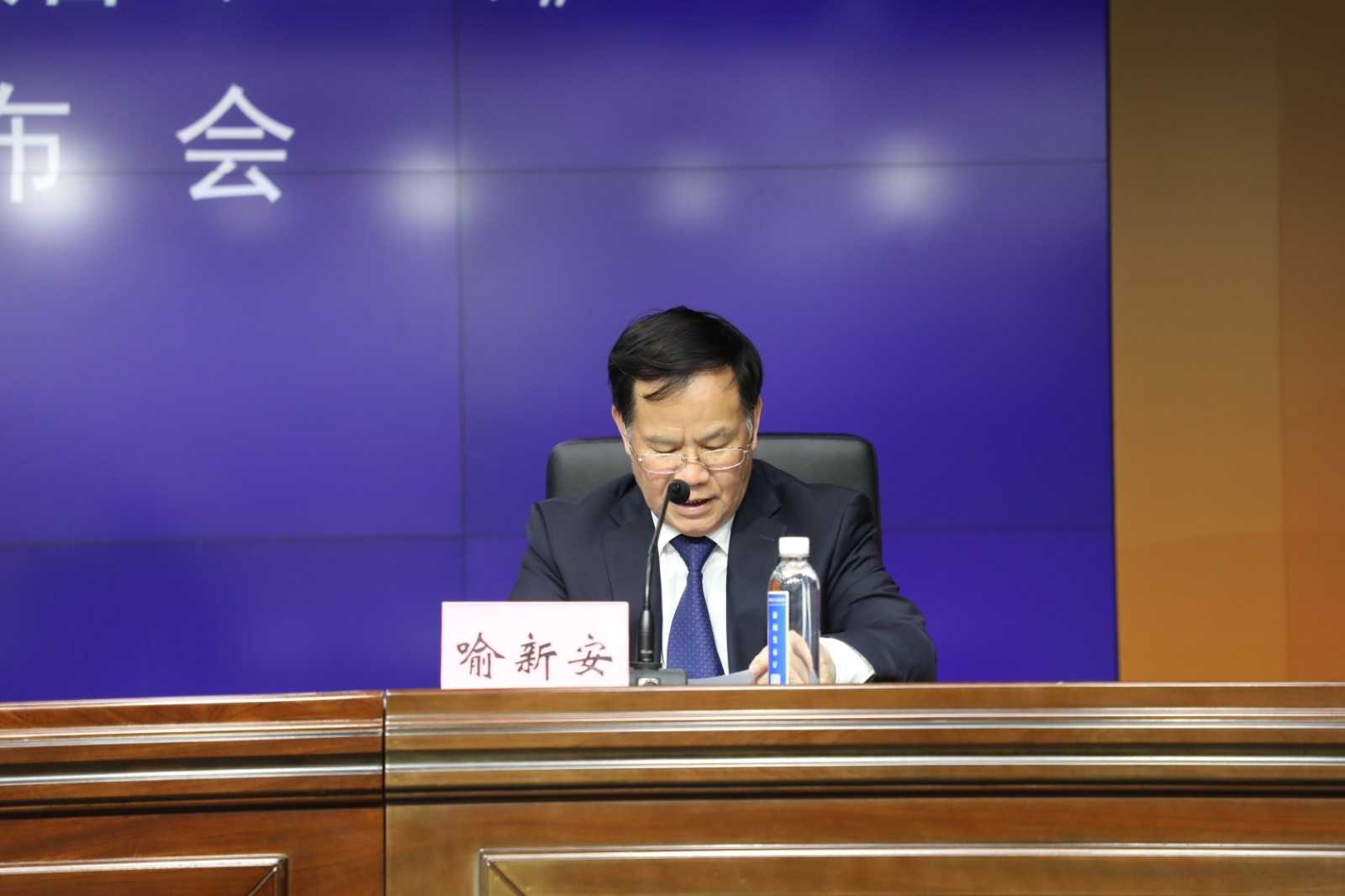 4郑州师范学院国家中心城市研究院院长喻新安答记者问.jpg 4郑州师范学院国家中心城市研究院院长喻新安答记者问.jpg